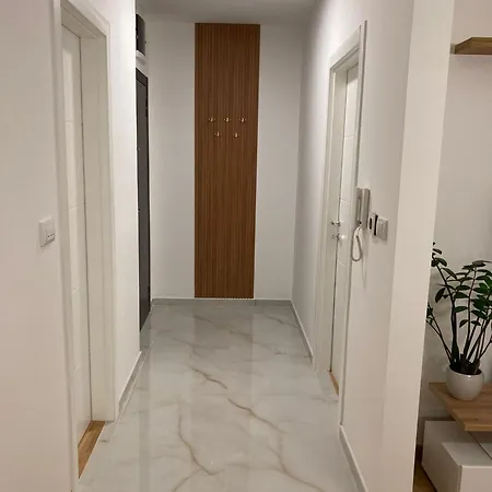 10 Lux Novi Sad